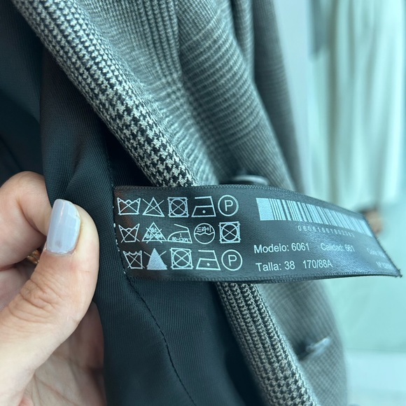 Massimo Dutti Gray Gingham Double-Breasted Blazer with Black Velvet Trim (US 6) - Picture 4 of 6
